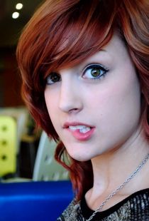 Solo girl Rea shows off